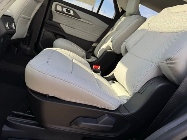 2026 Ford Explorer Platinum w/Glass Roof + Massaging Seats