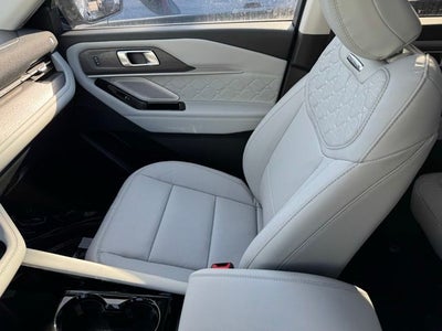 2026 Ford Explorer Platinum w/Glass Roof + Massaging Seats