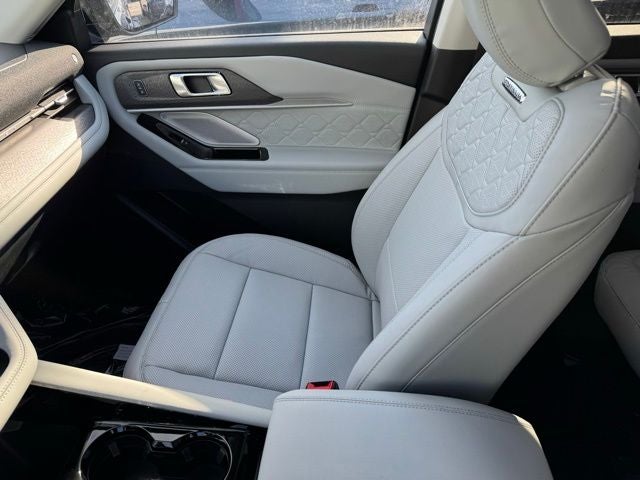 2026 Ford Explorer Platinum w/Glass Roof + Massaging Seats