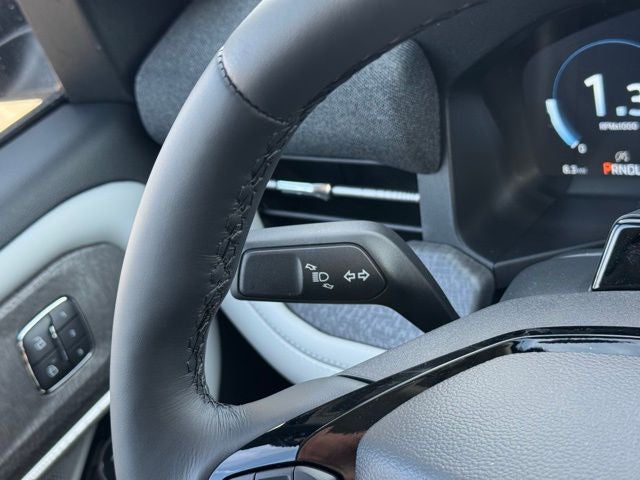 2026 Ford Explorer Platinum w/Glass Roof + Massaging Seats