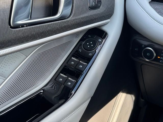 2026 Ford Explorer Platinum w/Glass Roof + Massaging Seats