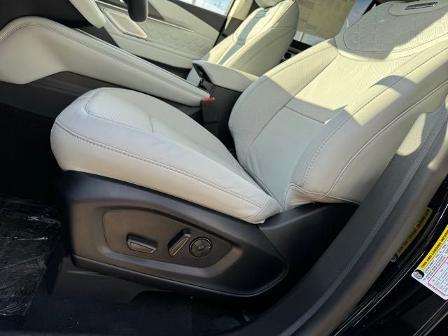 2026 Ford Explorer Platinum w/Glass Roof + Massaging Seats