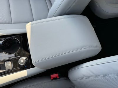 2026 Ford Explorer Platinum w/Glass Roof + Massaging Seats