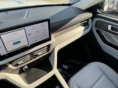 2026 Ford Explorer Platinum w/Glass Roof + Massaging Seats