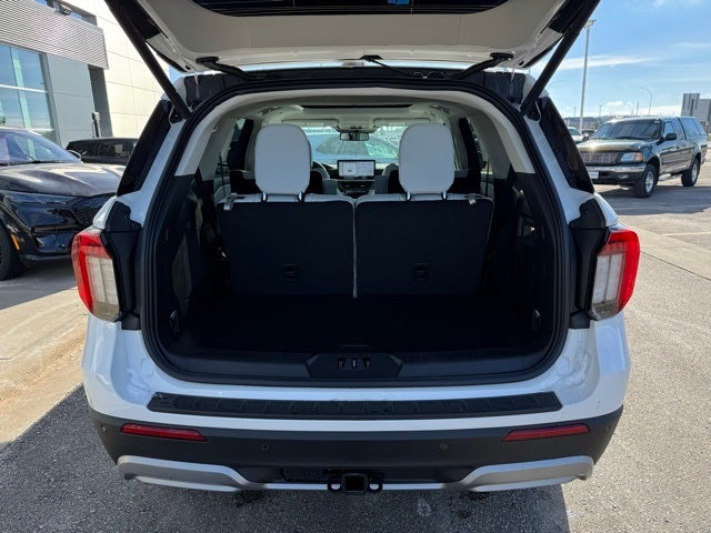 2026 Ford Explorer Platinum w/Glass Roof + Massaging Seats