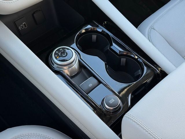 2026 Ford Explorer Platinum w/Glass Roof + Massaging Seats