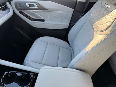 2026 Ford Explorer Platinum w/Glass Roof + Massaging Seats