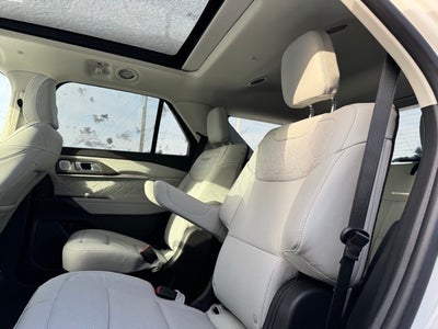2026 Ford Explorer Platinum w/Fixed Glass Roof