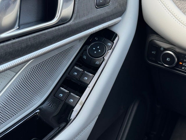 2026 Ford Explorer Platinum w/Fixed Glass Roof