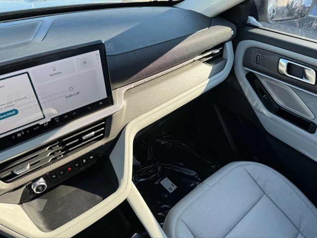 2026 Ford Explorer Platinum w/Glass Roof + Massaging Seats