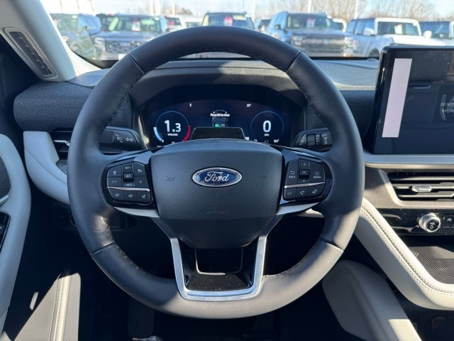 2026 Ford Explorer Platinum w/Glass Roof + Massaging Seats