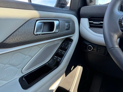 2026 Ford Explorer Platinum w/Glass Roof + Massaging Seats