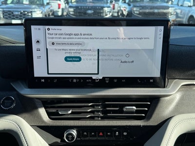 2026 Ford Explorer Platinum w/Glass Roof + Massaging Seats