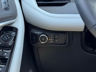 2026 Ford Explorer Platinum w/Glass Roof + Massaging Seats