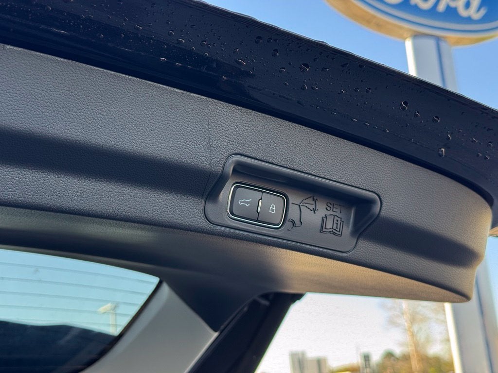2026 Ford Explorer Platinum w/Glass Roof + Lux Leather Pkg