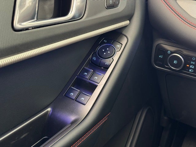 2025 Ford Explorer ST-Line w/Panoramic Vista Roof + Second Row Heated Seats