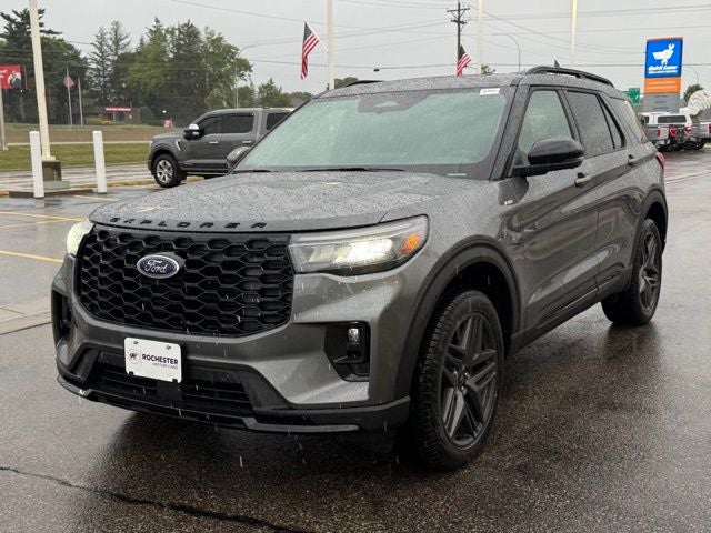2026 Ford Explorer ST-Line w/Glass Roof + Premium Pkg