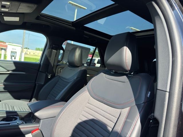 2025 Ford Explorer ST-Line w/Panoramic Vista Roof + Second Row Heated Seats