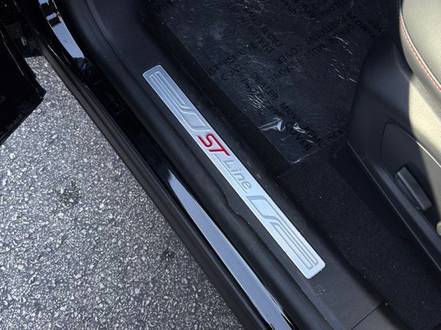 2025 Ford Explorer ST-Line w/Panoramic Vista Roof + Second Row Heated Seats