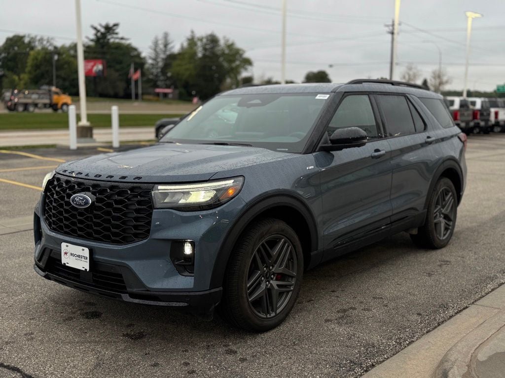 2026 Ford Explorer ST-Line w/Glass Roof + Heated Second Row Seats