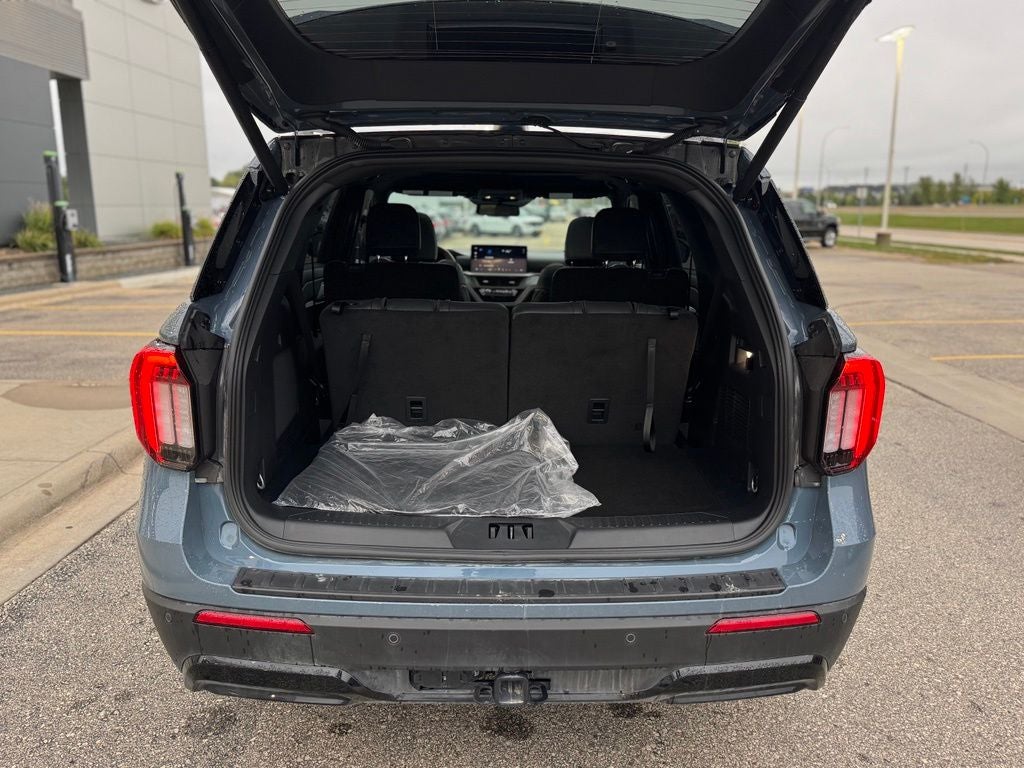 2026 Ford Explorer ST-Line w/Glass Roof + Heated Second Row Seats
