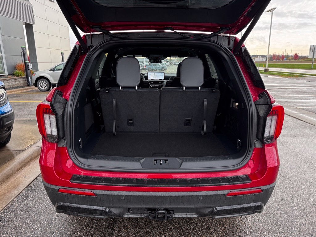 2026 Ford Explorer ST-Line w/Glass roof + Premium Pkg