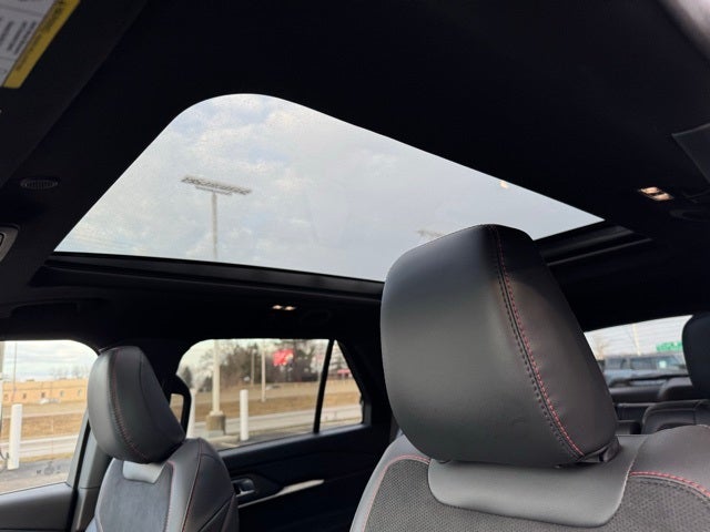 2026 Ford Explorer ST w/Fixed Glass Roof + Massaging Seats