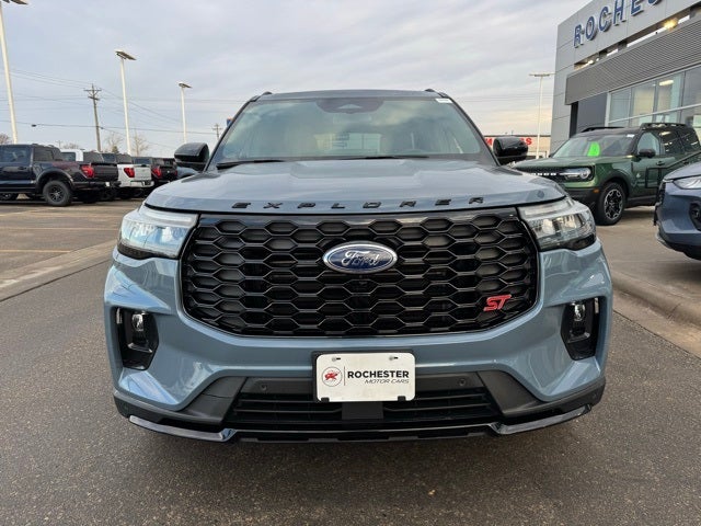 2026 Ford Explorer ST w/Fixed Glass Roof + Massaging Seats