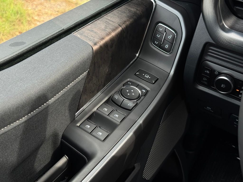 2027 Ford F-350SD Lariat