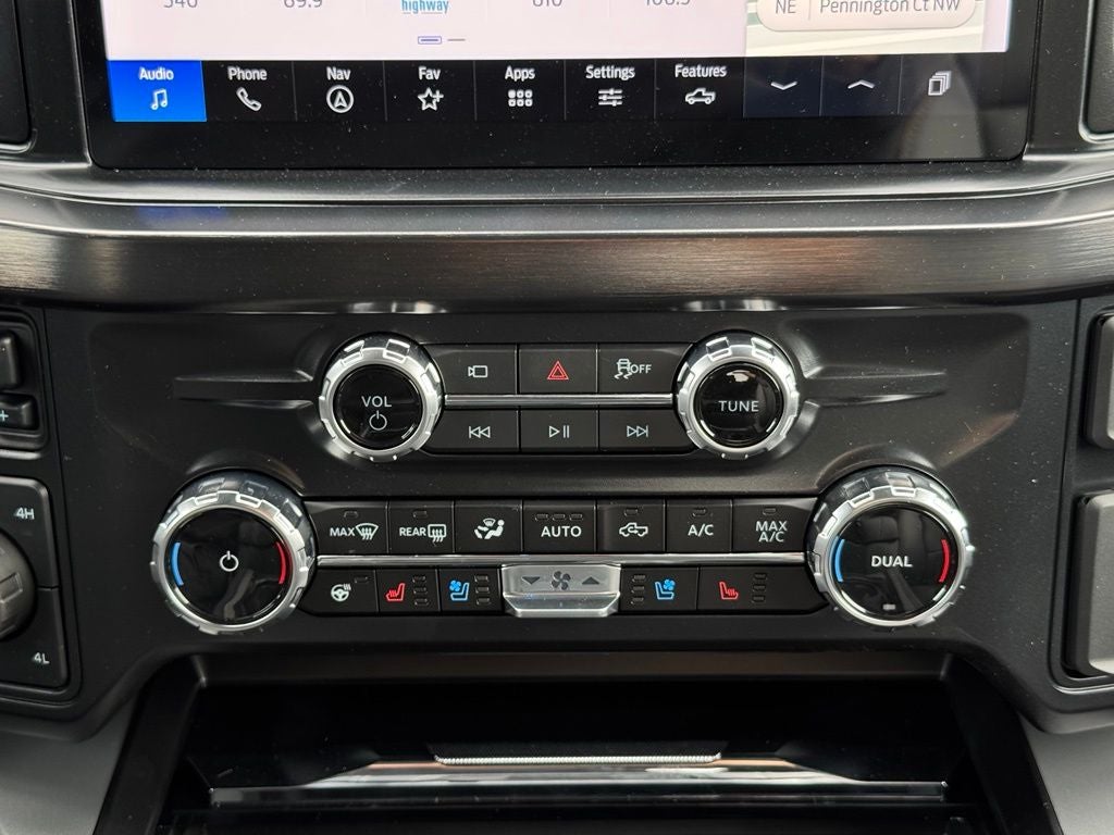 2027 Ford F-350SD Lariat