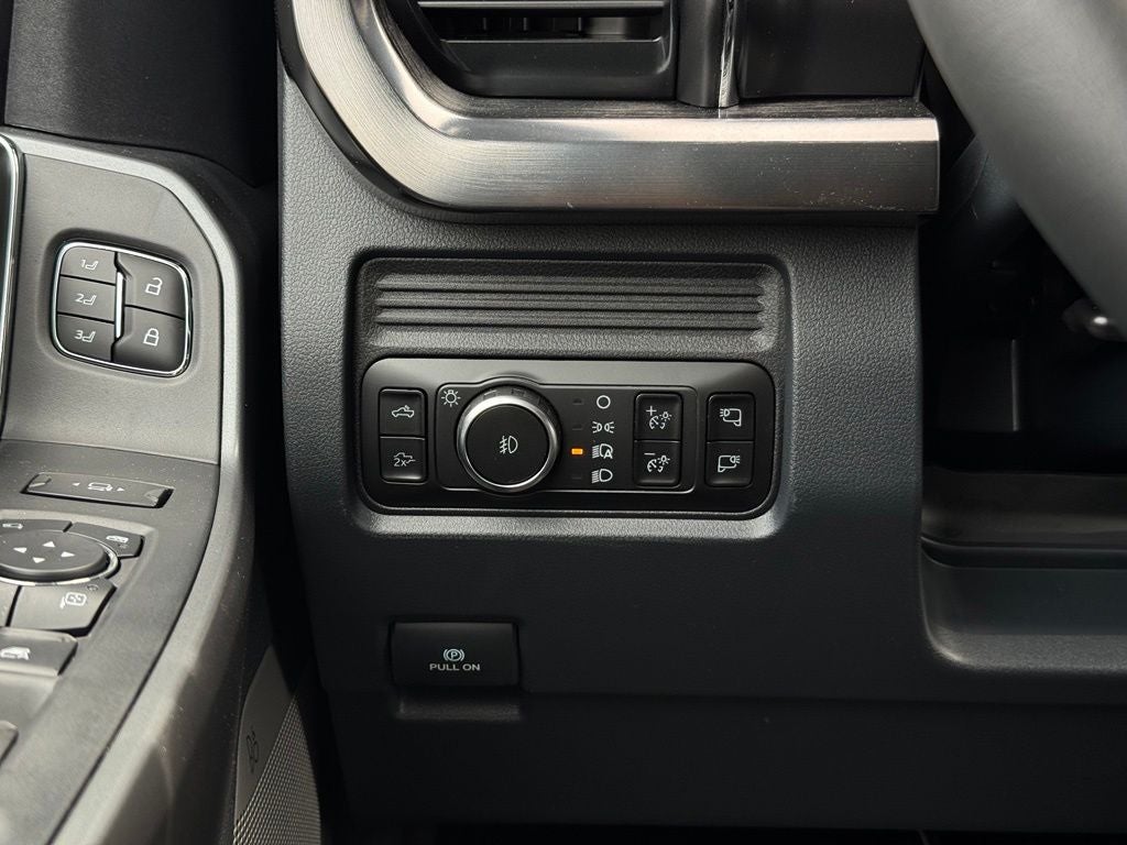 2027 Ford F-350SD Lariat