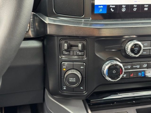 2026 Ford F-350SD Lariat w/FX4 Pkg + Tailgate Step