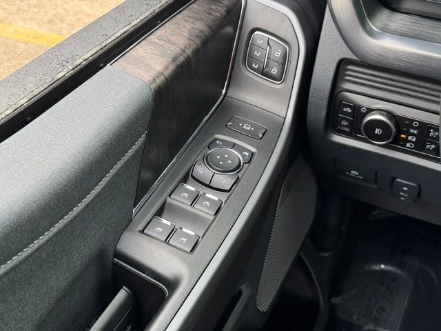 2026 Ford F-350SD Lariat w/FX4 Pkg + Tailgate Step