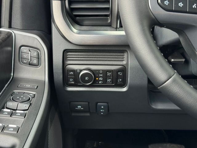 2026 Ford F-350SD Lariat w/FX4 Pkg + Tailgate Step