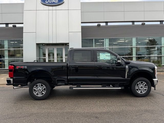 2026 Ford F-350SD Lariat w/FX4 Pkg + Tailgate Step