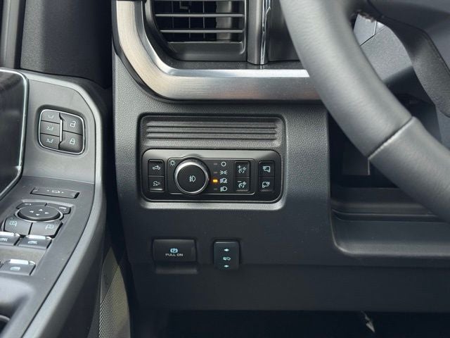 2026 Ford F-350SD Lariat w/FX4 pkg + 5th Wheel Prep