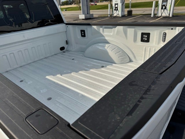 2026 Ford F-350SD Lariat w/FX4 Pkg + Tailgate Step