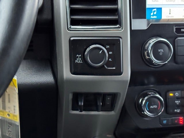 2019 Ford F-350SD Lariat w/ Navigation + Rear CHMSL Camera