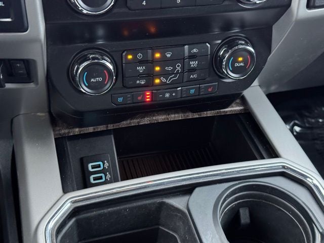 2019 Ford F-350SD Lariat w/ Navigation + Rear CHMSL Camera