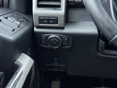 2019 Ford F-350SD Lariat w/ Navigation + Rear CHMSL Camera