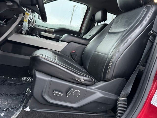 2019 Ford F-350SD Lariat w/ Navigation + Rear CHMSL Camera