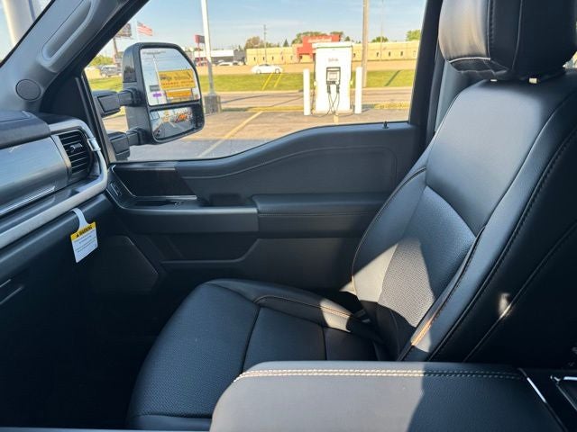 2026 Ford F-350SD Lariat w/Twin Panel Moonroof + FX4 Pkg