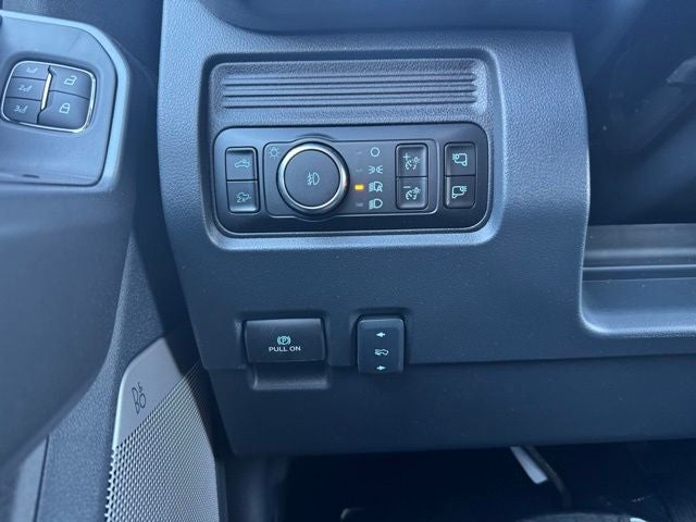2026 Ford F-350SD Lariat w/Twin Panel Moonroof + FX4 Pkg