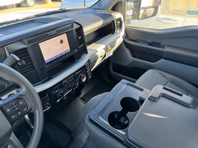 2026 Ford F-350SD XL w/Tailgate Step + 5th Wheel Prep