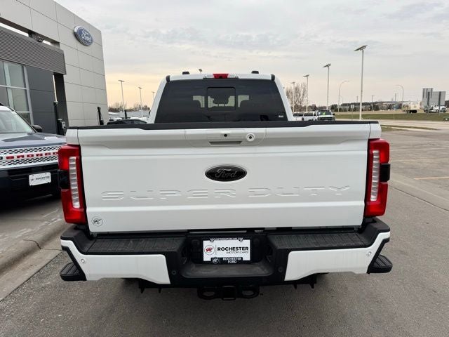 2026 Ford F-350SD Lariat w/5th Wheel Prep Pkg + Black App Pkg