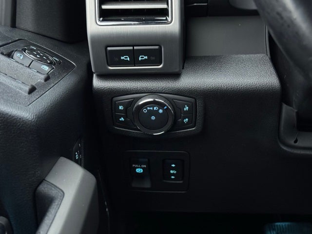 2019 Ford F-150 Platinum w/ Twin Panel Moonroof + Massaging Seats