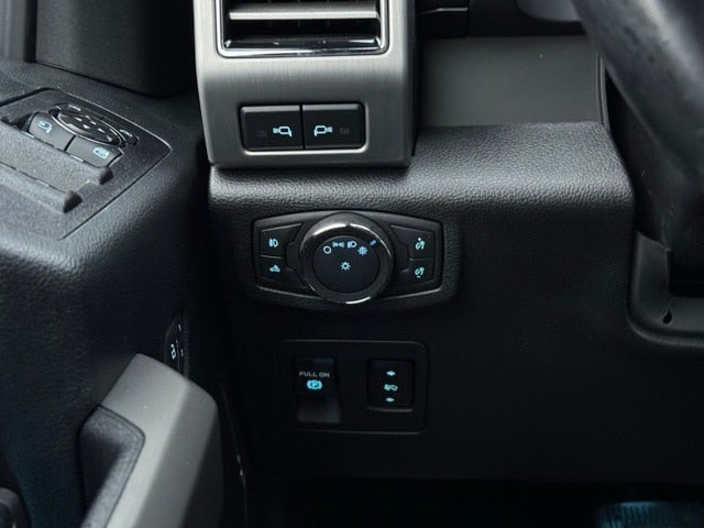 2019 Ford F-150 Platinum w/ Twin Panel Moonroof + Massaging Seats