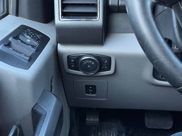 2017 Ford F-150 XLT w/ Navigation + Trailer Tow Package