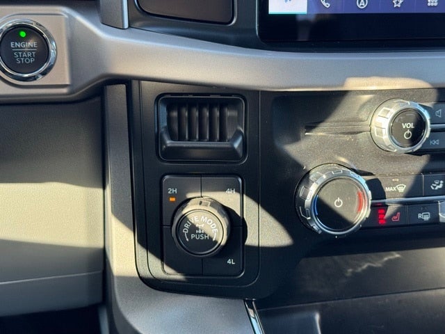 2023 Ford F-150 XLT w/ Intelligent Access + Front Bucket Seats