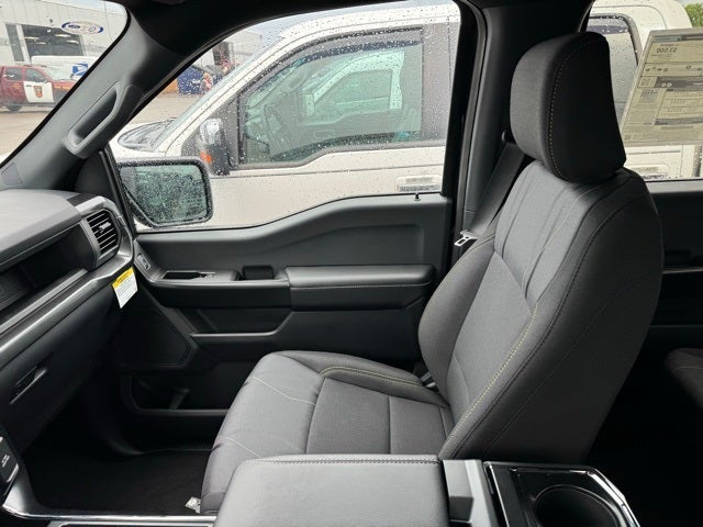 2025 Ford F-150 STX w/20" Gloss Black Wheels